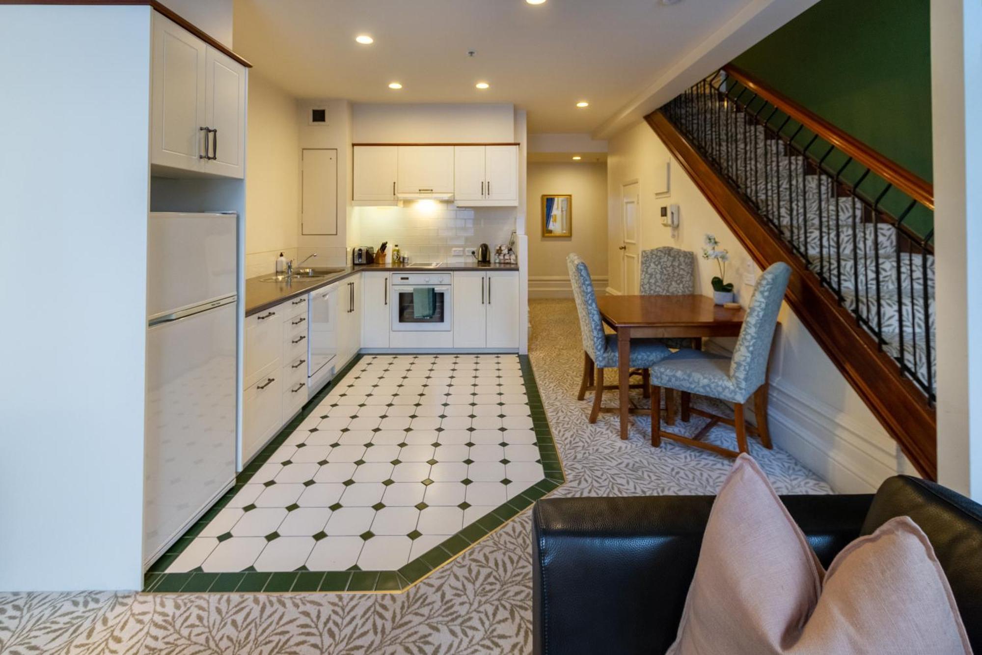 Beauty In The Cbd - 1Bed Free Parking Pool Apartment Christchurch Exterior photo